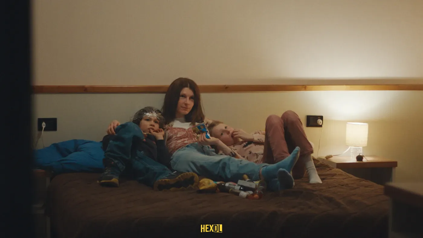 صحنه ای از شخصیت نیکی در فیلم A Happy Family