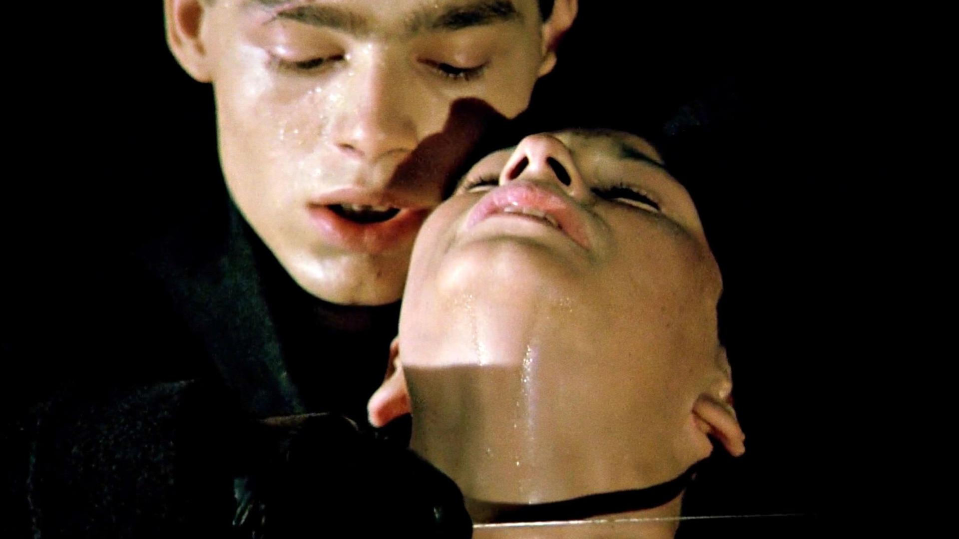 دانلود فیلم در یک قفسه شیشه ای In a Glass Cage 1986