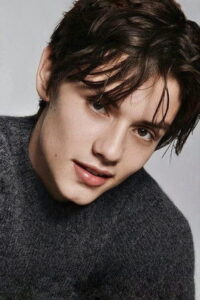 Louis Partridge